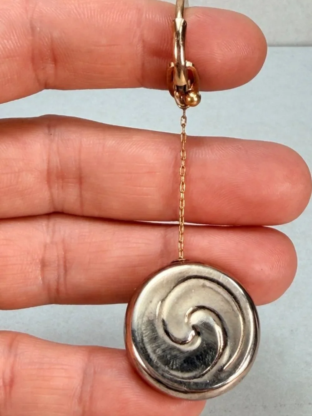 Vintage Abon Creations Retractable Key Reel Badge Holder Gold Tone Swirl Clip